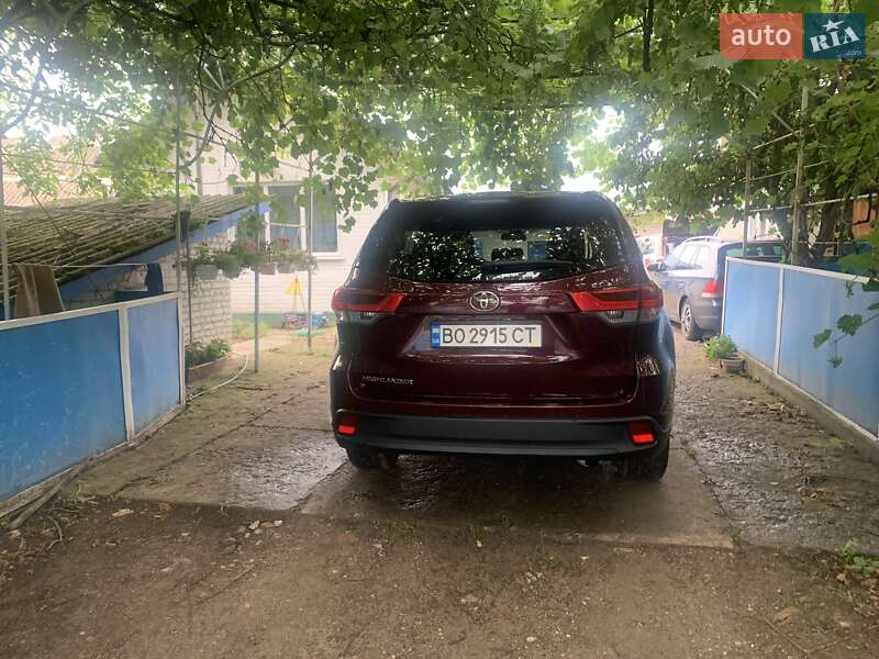 Позашляховик / Кросовер Toyota Highlander 2018 в Тернополі