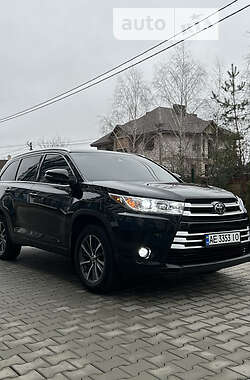 Позашляховик / Кросовер Toyota Highlander 2018 в Дніпрі