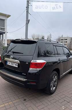 Внедорожник / Кроссовер Toyota Highlander 2011 в 