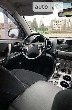 Внедорожник / Кроссовер Toyota Highlander 2011 в 