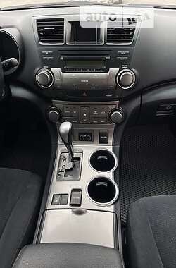Внедорожник / Кроссовер Toyota Highlander 2011 в 