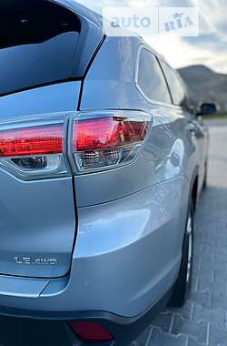Позашляховик / Кросовер Toyota Highlander 2015 в 