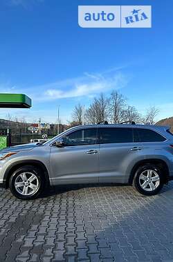 Позашляховик / Кросовер Toyota Highlander 2015 в 