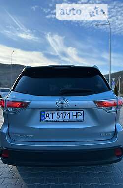 Позашляховик / Кросовер Toyota Highlander 2015 в 