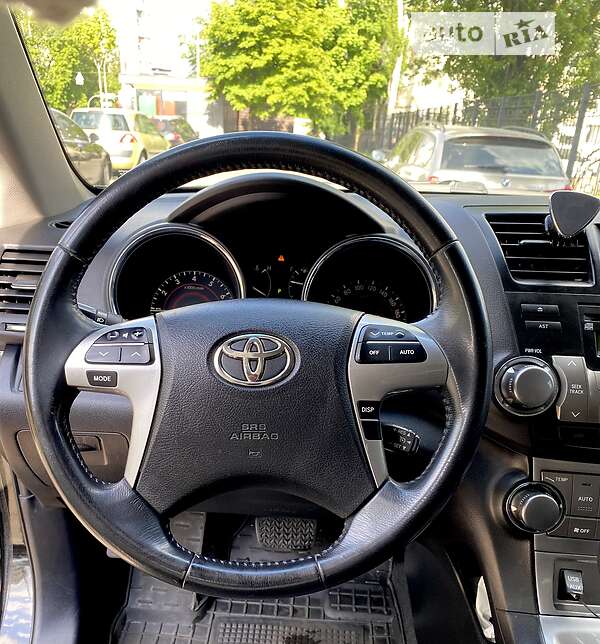 Позашляховик / Кросовер Toyota Highlander 2011 в Києві