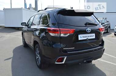 Внедорожник / Кроссовер Toyota Highlander 2018 в Киеве