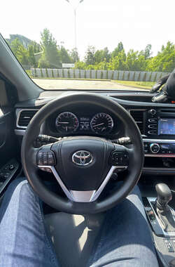 Позашляховик / Кросовер Toyota Highlander 2014 в Луцьку