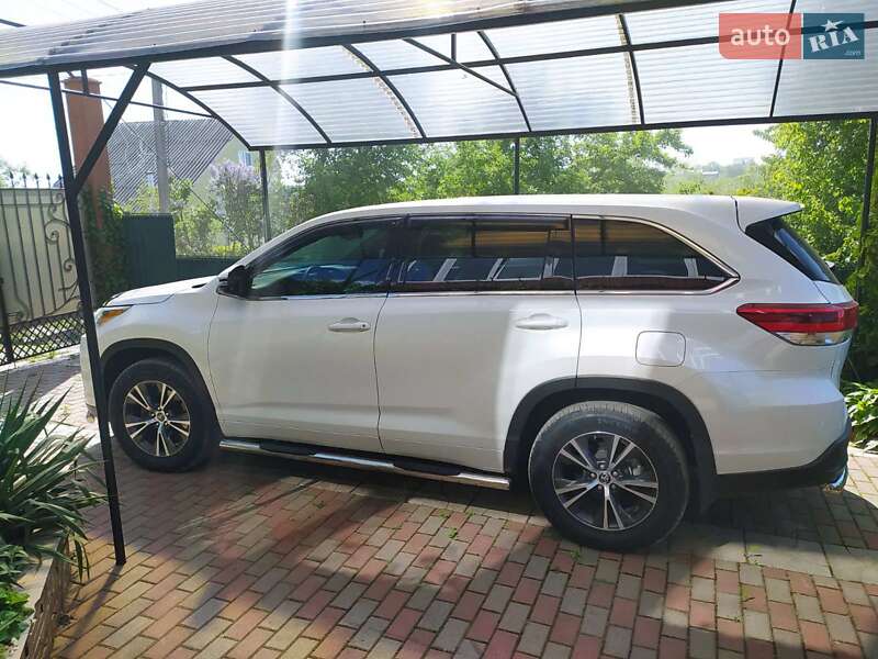 Внедорожник / Кроссовер Toyota Highlander 2017 в Хмельницком