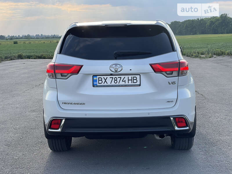 Внедорожник / Кроссовер Toyota Highlander 2018 в Шепетовке