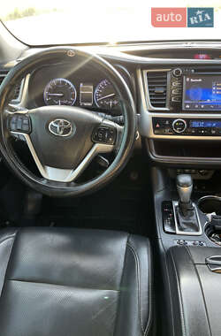 Позашляховик / Кросовер Toyota Highlander 2018 в 