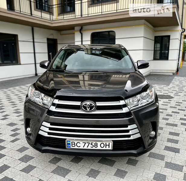 Внедорожник / Кроссовер Toyota Highlander 2019 в Львове