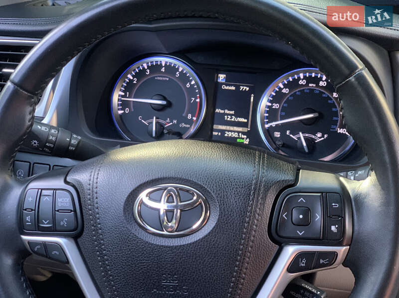 Позашляховик / Кросовер Toyota Highlander 2018 в Харкові