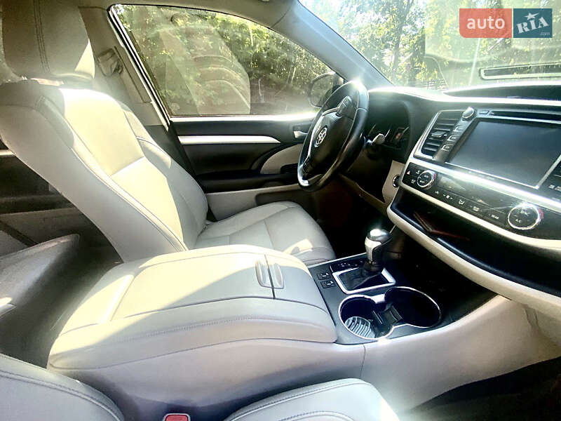 Позашляховик / Кросовер Toyota Highlander 2018 в Харкові