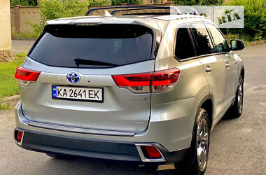 Внедорожник / Кроссовер Toyota Highlander 2017 в Киеве