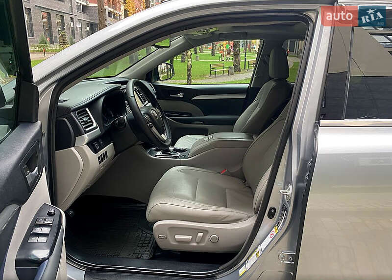 Внедорожник / Кроссовер Toyota Highlander 2014 в Львове фото 11 Внедорожник / Кроссовер Toyota Highlander 2014 в Львове