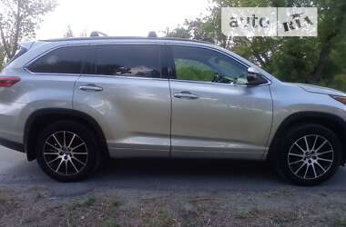 Позашляховик / Кросовер Toyota Highlander 2017 в Києві