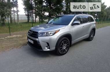 Позашляховик / Кросовер Toyota Highlander 2017 в Києві