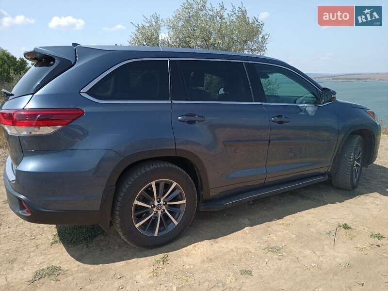 Позашляховик / Кросовер Toyota Highlander 2017 в Одесі