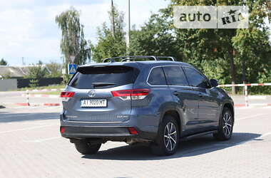 Внедорожник / Кроссовер Toyota Highlander 2017 в 