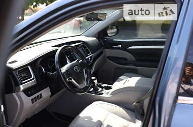 Внедорожник / Кроссовер Toyota Highlander 2017 в 
