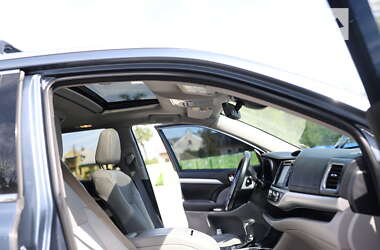 Внедорожник / Кроссовер Toyota Highlander 2017 в 
