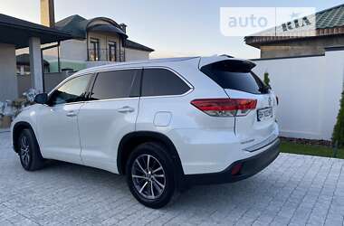 Внедорожник / Кроссовер Toyota Highlander 2017 в 