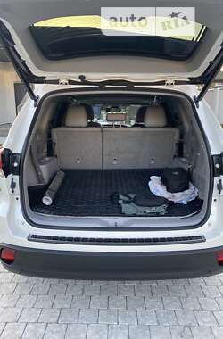 Внедорожник / Кроссовер Toyota Highlander 2017 в 
