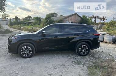 Внедорожник / Кроссовер Toyota Highlander 2022 в 