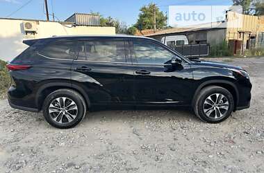 Внедорожник / Кроссовер Toyota Highlander 2022 в 
