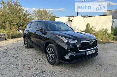 Внедорожник / Кроссовер Toyota Highlander 2022 в 