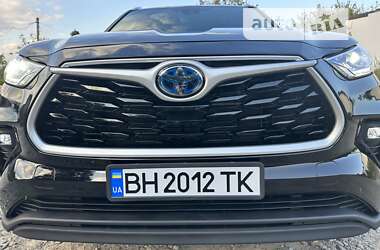 Внедорожник / Кроссовер Toyota Highlander 2022 в 
