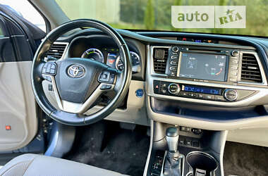 Позашляховик / Кросовер Toyota Highlander 2017 в Івано-Франківську