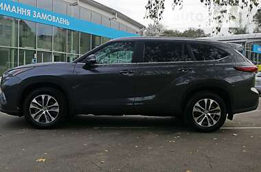 Позашляховик / Кросовер Toyota Highlander 2023 в 