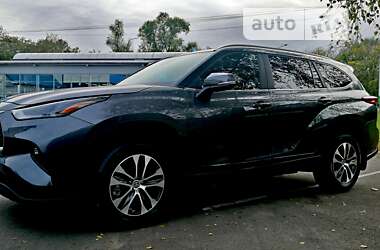 Позашляховик / Кросовер Toyota Highlander 2023 в 