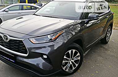 Позашляховик / Кросовер Toyota Highlander 2023 в 
