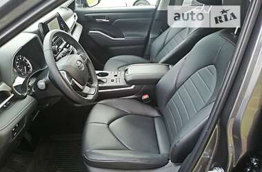 Позашляховик / Кросовер Toyota Highlander 2023 в 