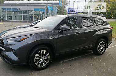 Позашляховик / Кросовер Toyota Highlander 2023 в 