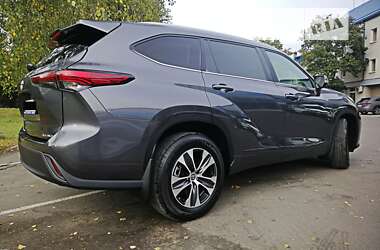Позашляховик / Кросовер Toyota Highlander 2023 в 