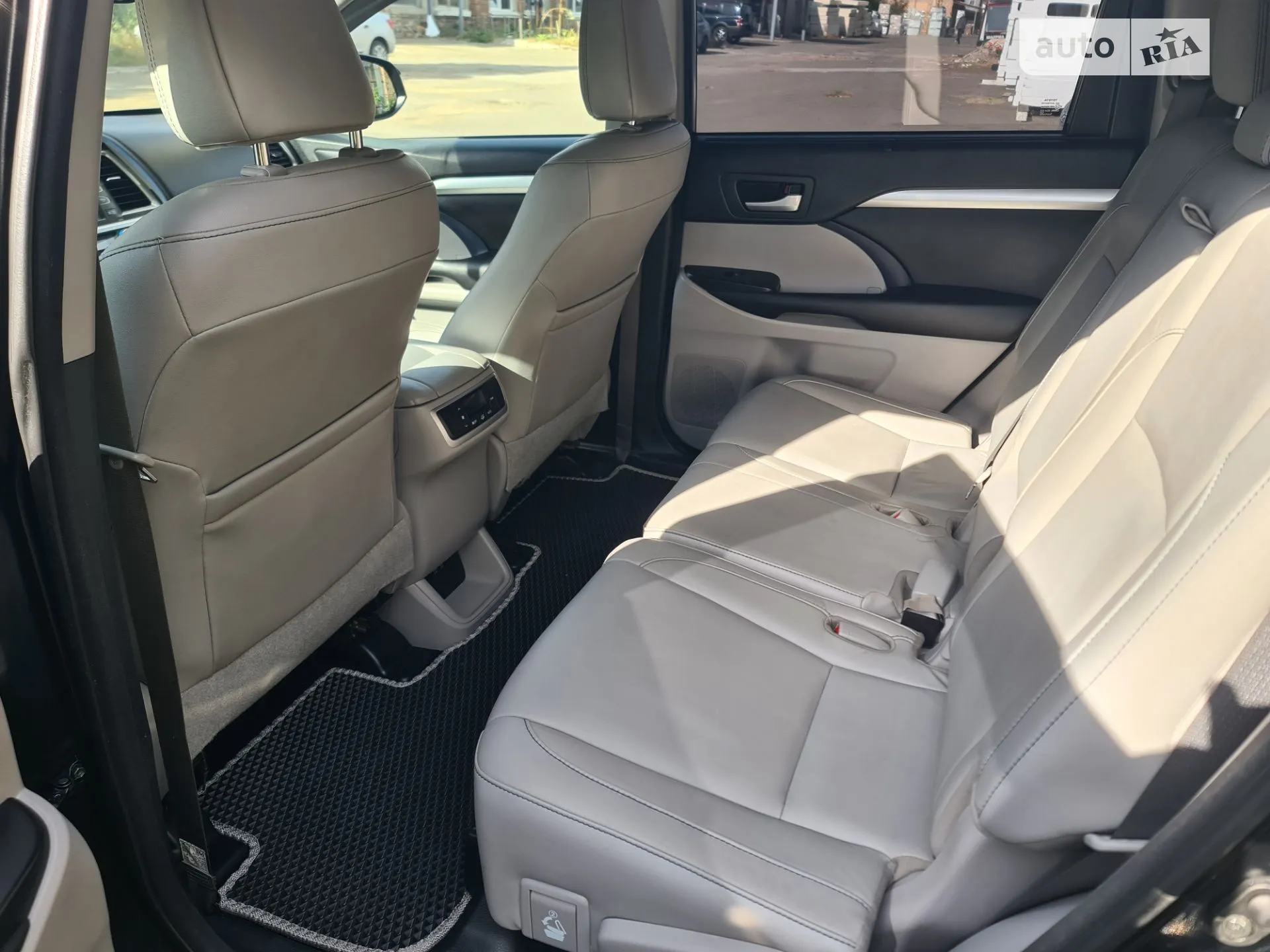 2017 Toyota Highlander - мініатюра 24