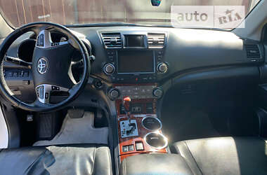Внедорожник / Кроссовер Toyota Highlander 2012 в Звягеле