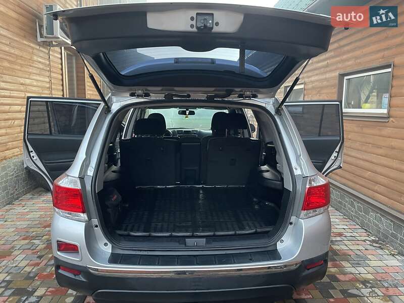 Внедорожник / Кроссовер Toyota Highlander 2011 в Черкассах