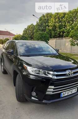 Внедорожник / Кроссовер Toyota Highlander 2014 в Запорожье