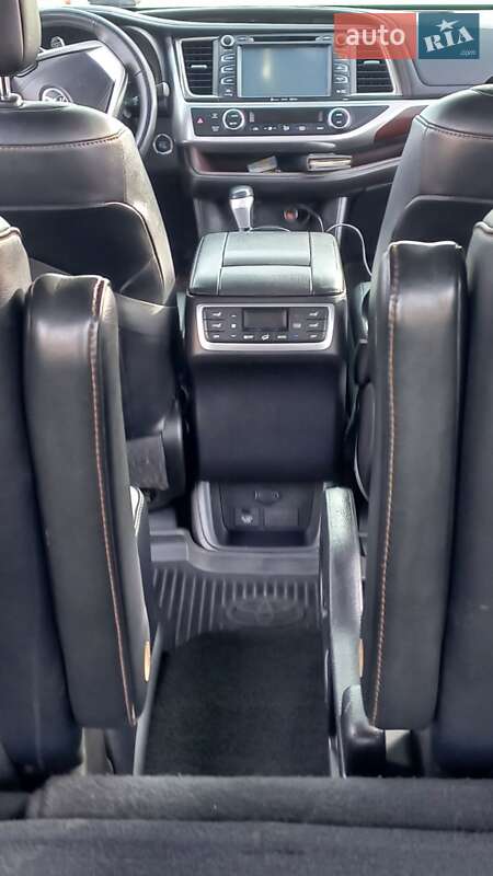 Внедорожник / Кроссовер Toyota Highlander 2016 в Измаиле фото 12 Внедорожник / Кроссовер Toyota Highlander 2016 в Измаиле