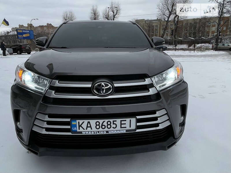Внедорожник / Кроссовер Toyota Highlander 2019 в Киеве