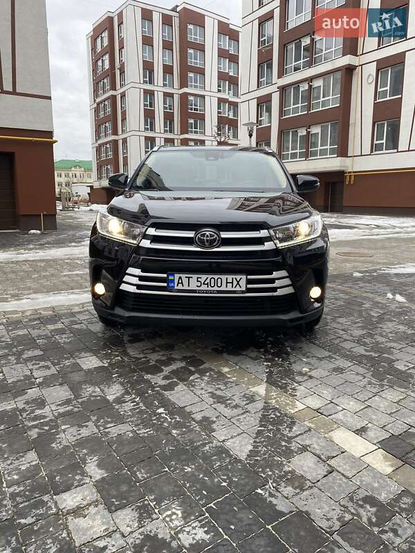 Внедорожник / Кроссовер Toyota Highlander 2019 в Ивано-Франковске