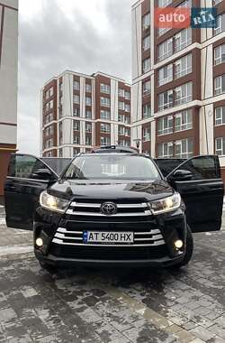 Внедорожник / Кроссовер Toyota Highlander 2019 в Ивано-Франковске