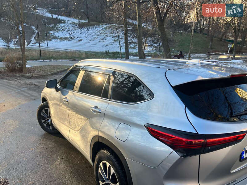 Позашляховик / Кросовер Toyota Highlander 2022 в Києві