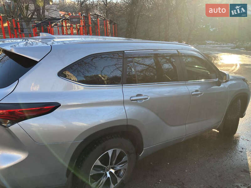 Позашляховик / Кросовер Toyota Highlander 2022 в Києві