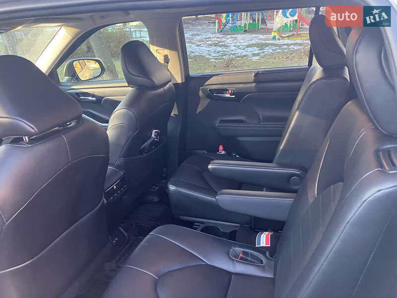 Позашляховик / Кросовер Toyota Highlander 2022 в Києві
