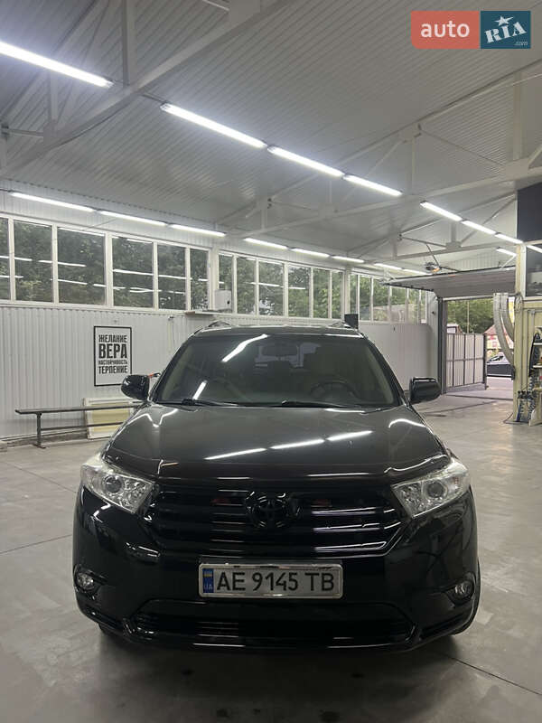 Позашляховик / Кросовер Toyota Highlander 2012 в Вільногірську